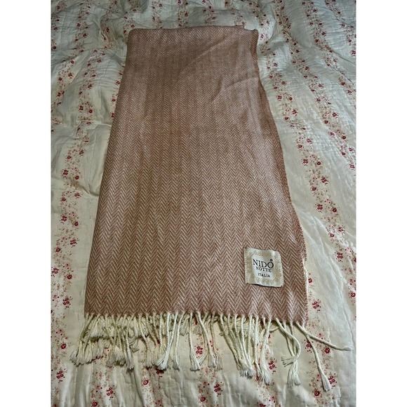 Nido Notte Made In Italy Throw Blanket 56x49 Pink Cream Chevron Stripes Fringed - Picture 3 of 12